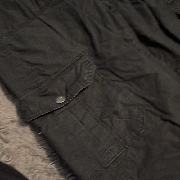 Black Tommy Hilfiger cargo capris size 8 - Picture 3 of 4
